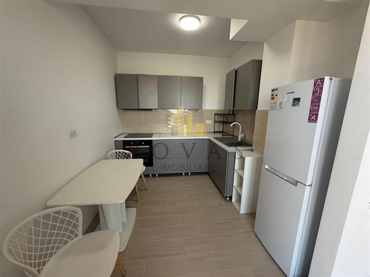Apartament cu 3 camere semidecomandat, mobilat în Pipera
