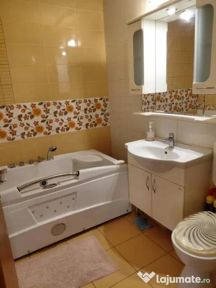 Apartament cu 3 camere decomandat în Craiovița Nouă
