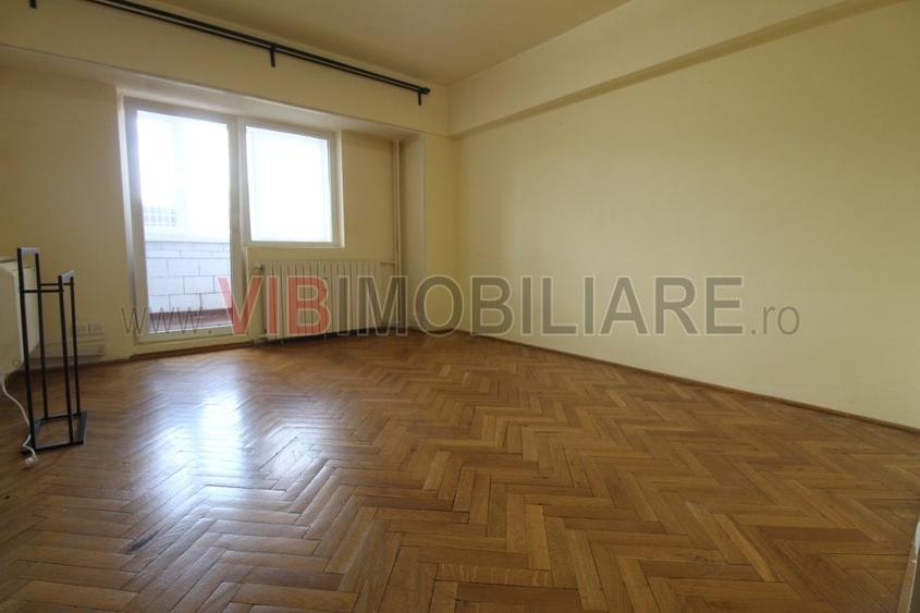 Apartament cu 3 camere decomandat în Decebal