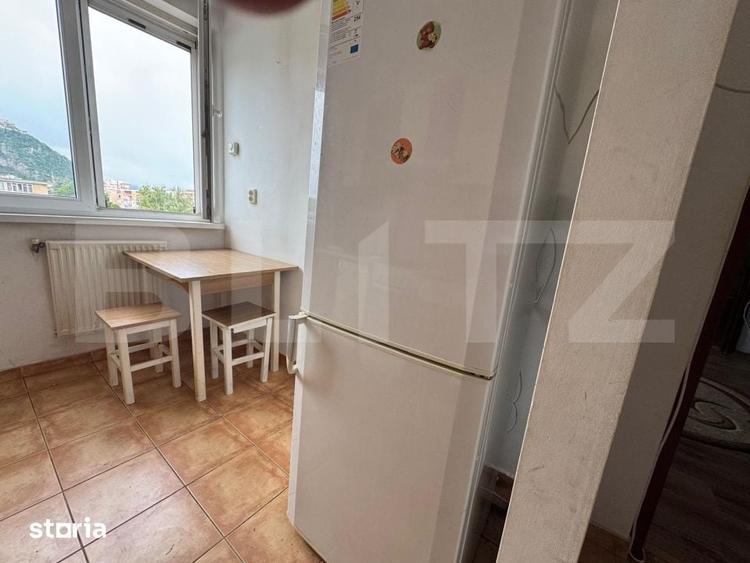 Apartament cu 3 camere semidecomandat în Cetate