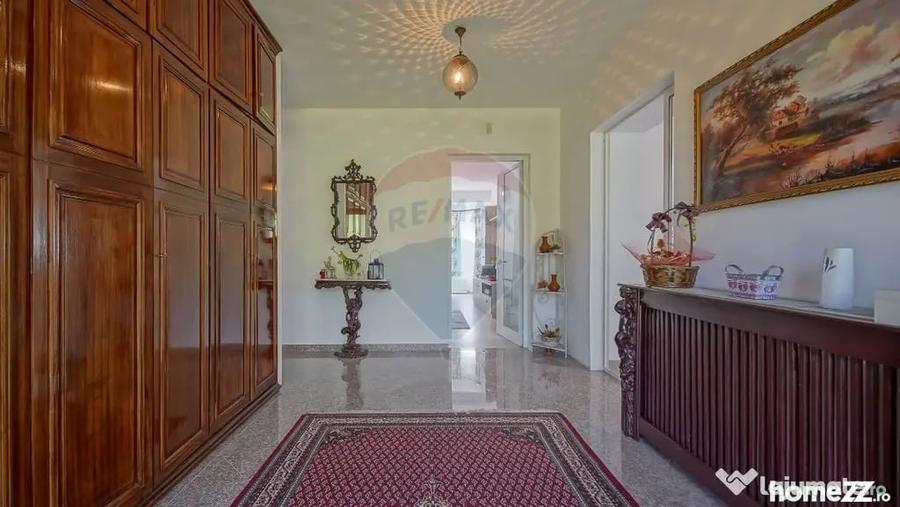 Casă cu 10 camere cu Teren 2789 Mp în Glăjărie