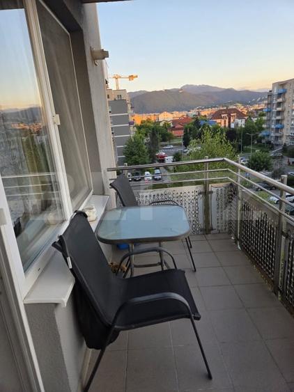 Apartament cu 2 camere decomandat, mobilat în Tractorul