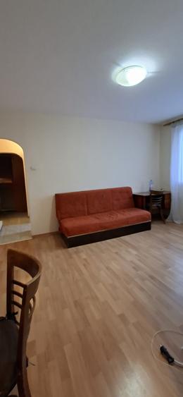 Apartament cu 3 camere semidecomandat în Drumul Taberei
