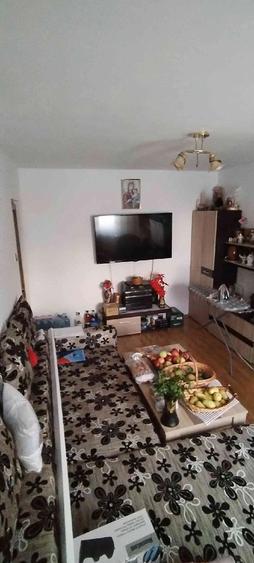 Apartament cu 3 camere decomandat în Bartolomeu