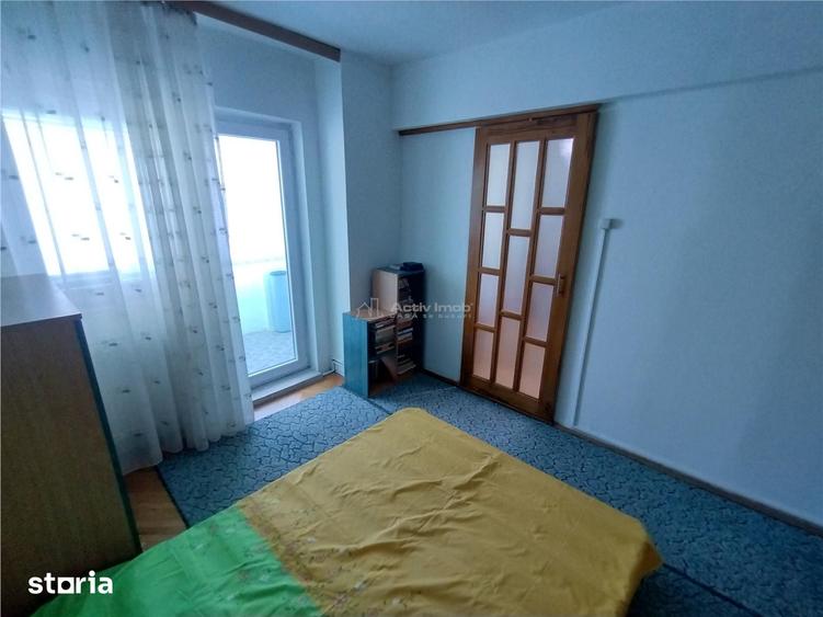 Apartament cu 4 camere decomandat în Central