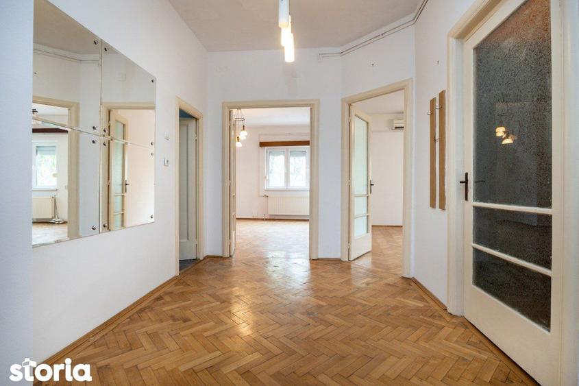 Apartament cu 3 camere în Centrul Civic