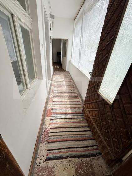 Casă individuală cu 6 camere cu Canalizare în Schei