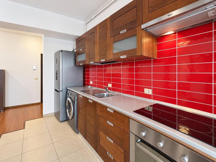 Apartament cu 2 camere semidecomandat, mobilat în Decebal