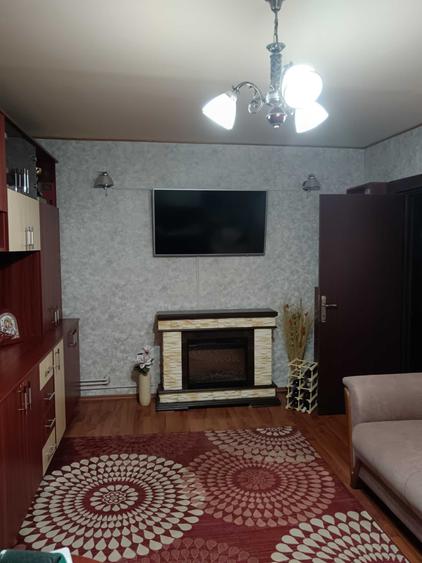 Apartament cu 3 camere decomandat în Cantacuzino