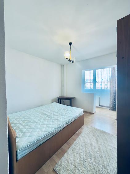 Apartament cu 3 camere decomandat în Răcădău