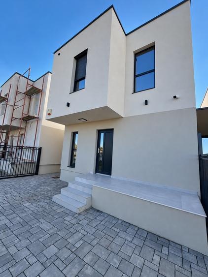 Duplex cu 5 camere cu Canalizare în Covaci