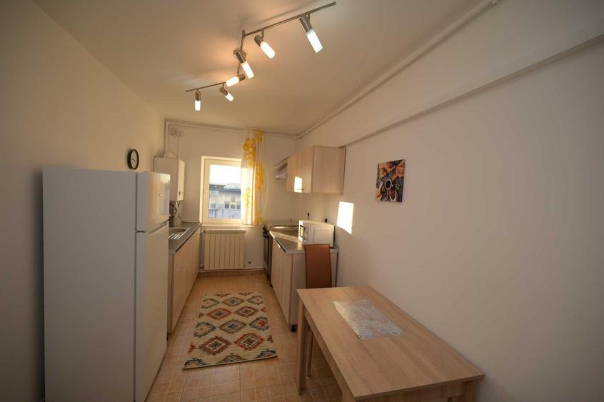 Apartament cu 4 camere decomandat în Faleza Nord