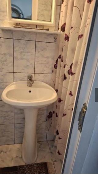 Garsoniera  cet  250 euro - 3