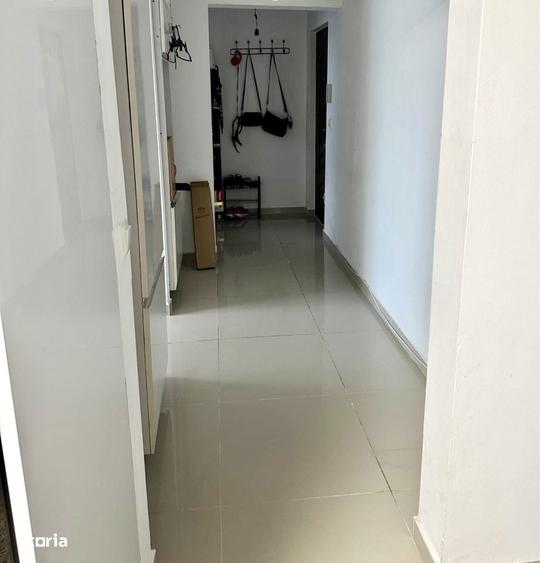 Apartament cu 4 camere semidecomandat în Rogerius