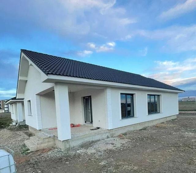 Casă individuală cu 4 camere cu Canalizare în Sântandrei