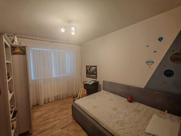 Apartament cu 4 camere decomandat în Exercițiu