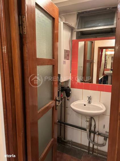 Apartament cu 3 camere decomandat, mobilat în Nicolina