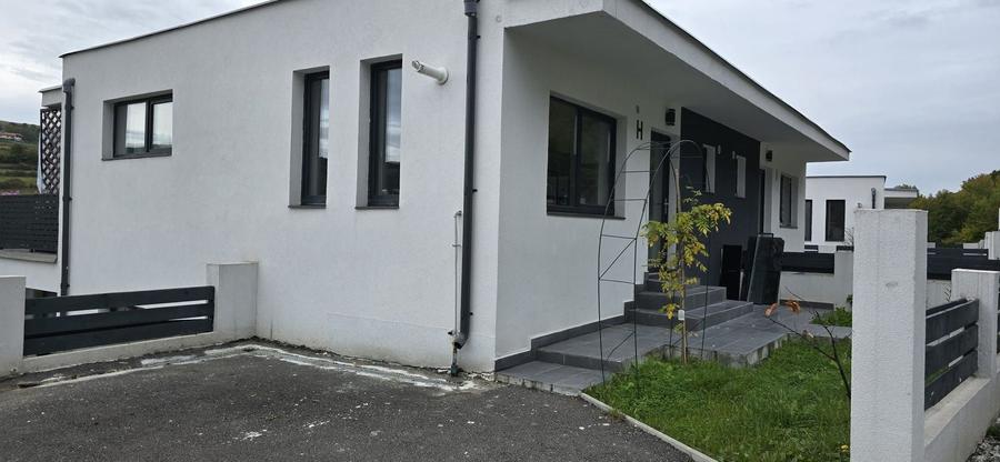 Casă individuală cu 4 camere cu Canalizare în Popești