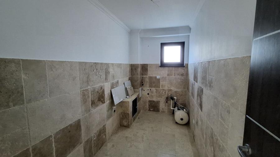 Casă cu 4 camere cu Canalizare în Est