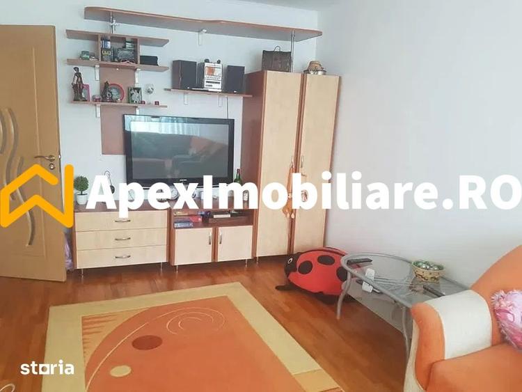 Apartament cu 3 camere decomandat în Tei