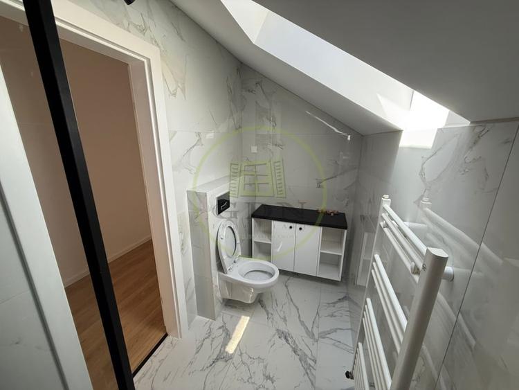 Penthouse cu 3 camere decomandat în Exterior Vest
