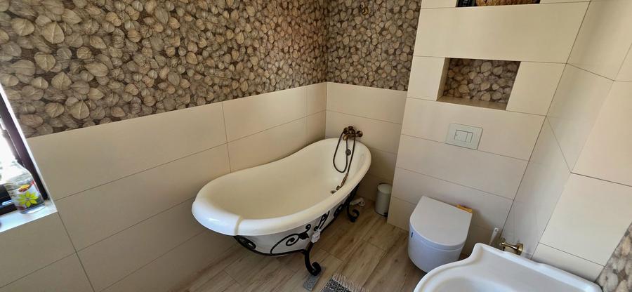 Apartament cu 3 camere semidecomandat, mobilat în Națiunile Unite
