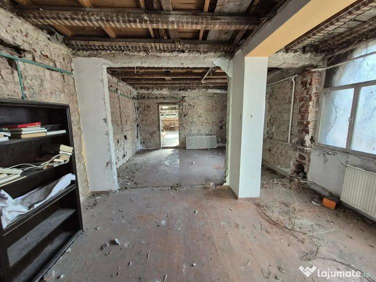 Casă cu 7 camere cu Teren 176 Mp în Baicului