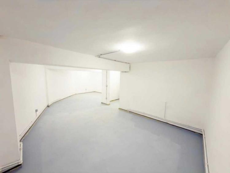 Spațiu comercial, de 360 mp, în Est