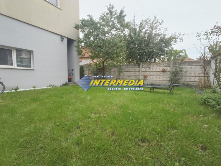 Casă individuală cu 4 camere cu Canalizare în Central
