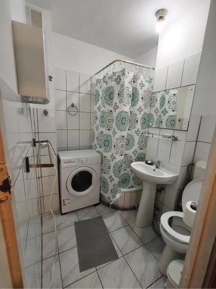 Garsonieră decomandată în Apărătorii Patriei