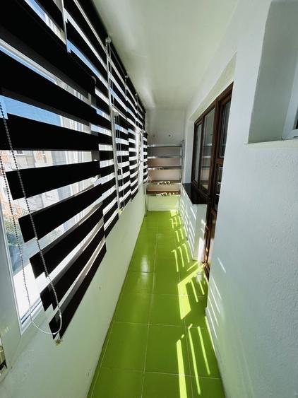 Apartament cu 3 camere semidecomandat în Mioriței