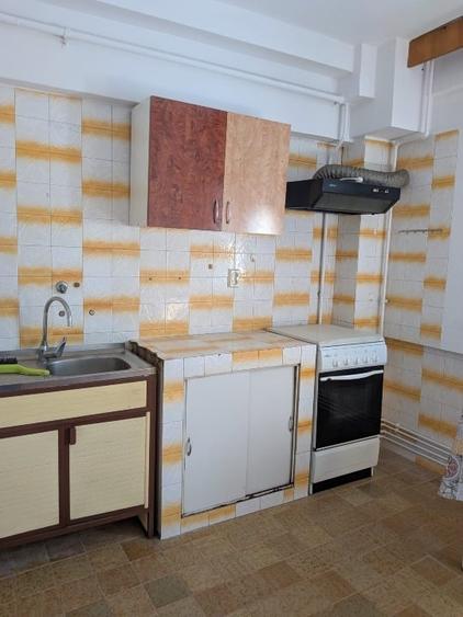 Apartament cu 2 camere decomandat, mobilat în Central