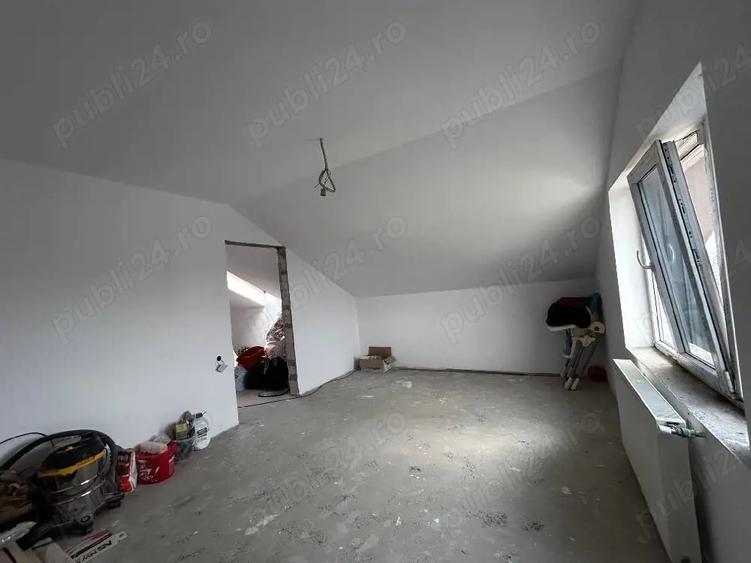 Apartament cu 3 camere semidecomandat în Jucu