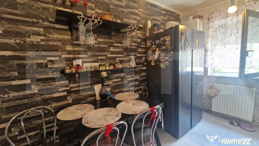 Apartament cu 4 camere decomandat în Central