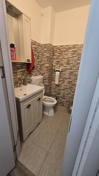 Apartament cu 3 camere semidecomandat în Dristor