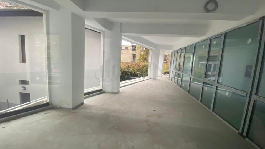 Casă individuală cu 5 camere cu Canalizare în Dorobanți