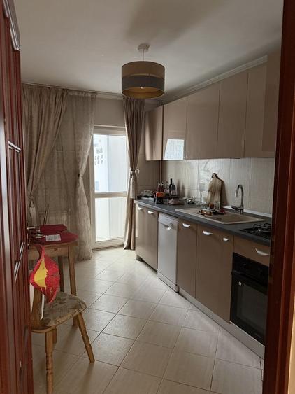 Apartament cu 3 camere decomandat în Independenței