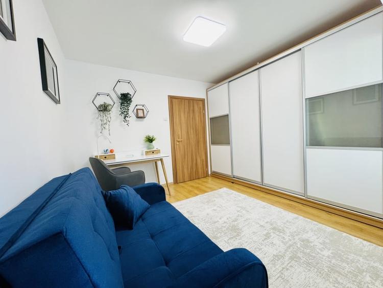 Apartament cu 4 camere decomandat, mobilat în Decebal
