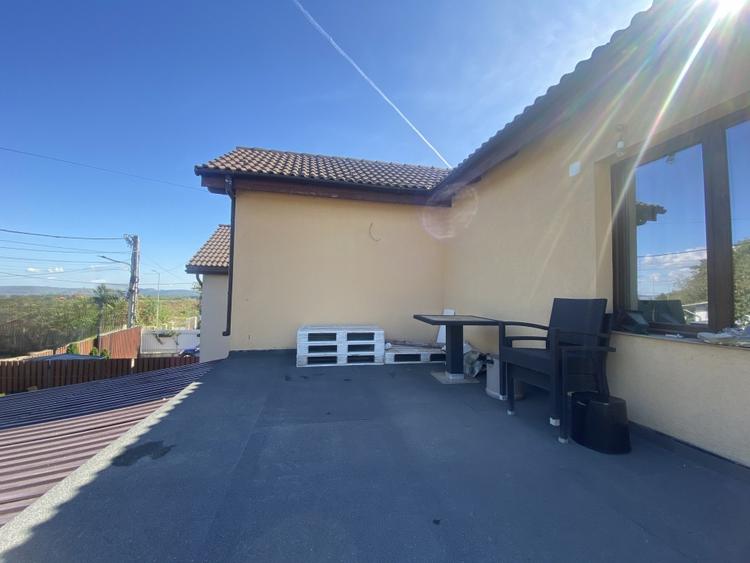 Casă cu 5 camere cu Teren 238 Mp în Cisnădie
