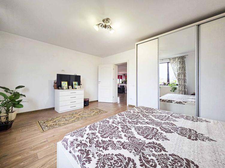 Casă individuală cu 6 camere cu Garaj în Corbu