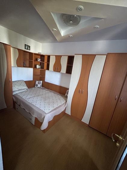 Apartament cu 3 camere semidecomandat în Trivale