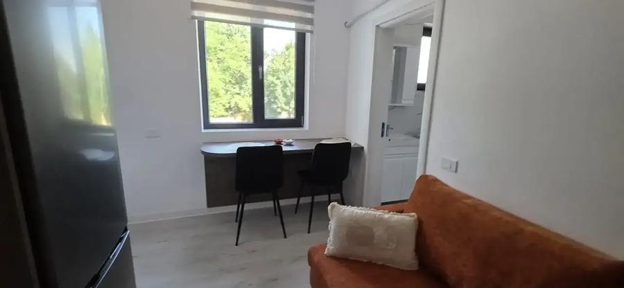 Apartament cu 2 camere semidecomandat, mobilat în Central