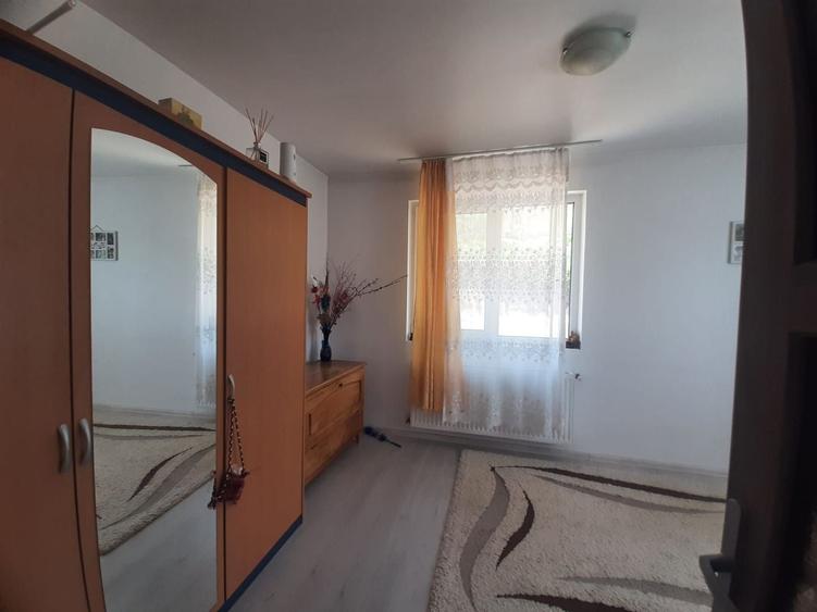 Casă individuală cu 5 camere cu Canalizare în Feleacu