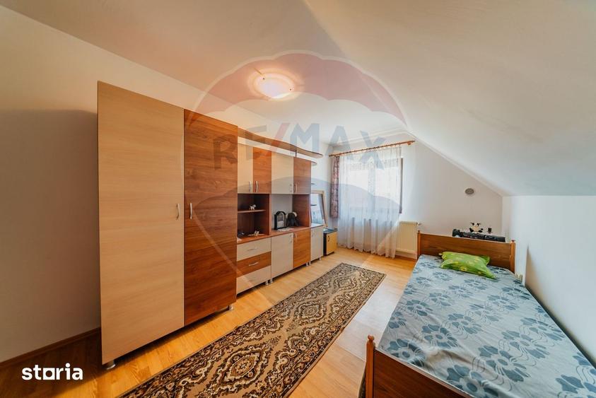 Casă cu 7 camere cu Teren 1588 Mp în Zădăreni