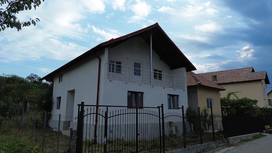 Casă cu Teren 320 Mp în Sălătrucel