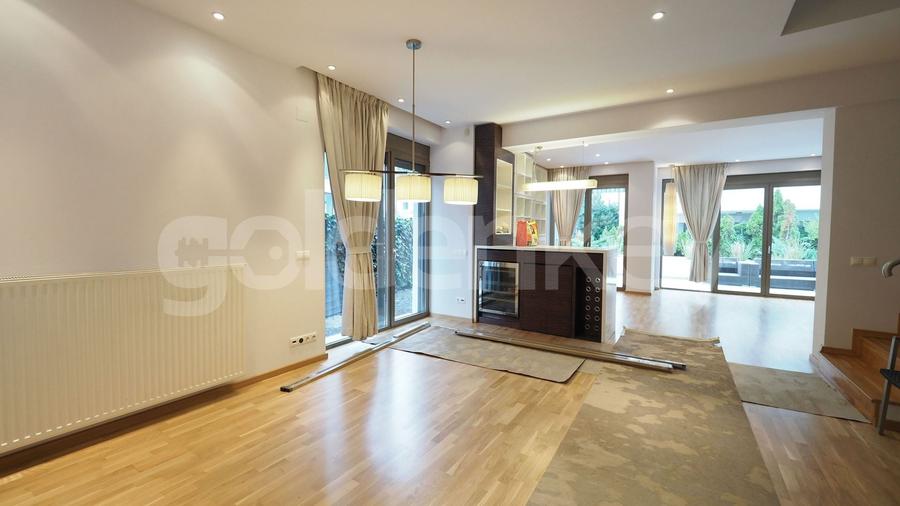 Duplex cu 6 camere cu Canalizare în Băneasa