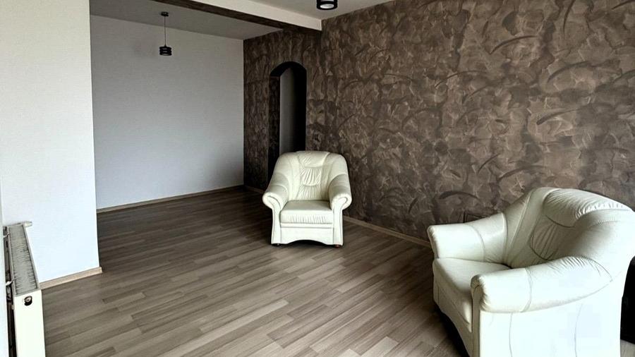 Casă cu 7 camere cu Teren 465 Mp în Ștrand