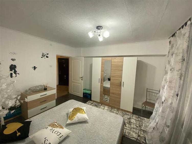 Apartament cu 2 camere decomandat, mobilat în Sud