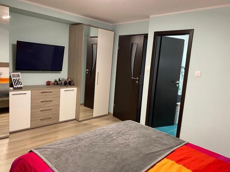Apartament cu 3 camere decomandat, mobilat în Sud