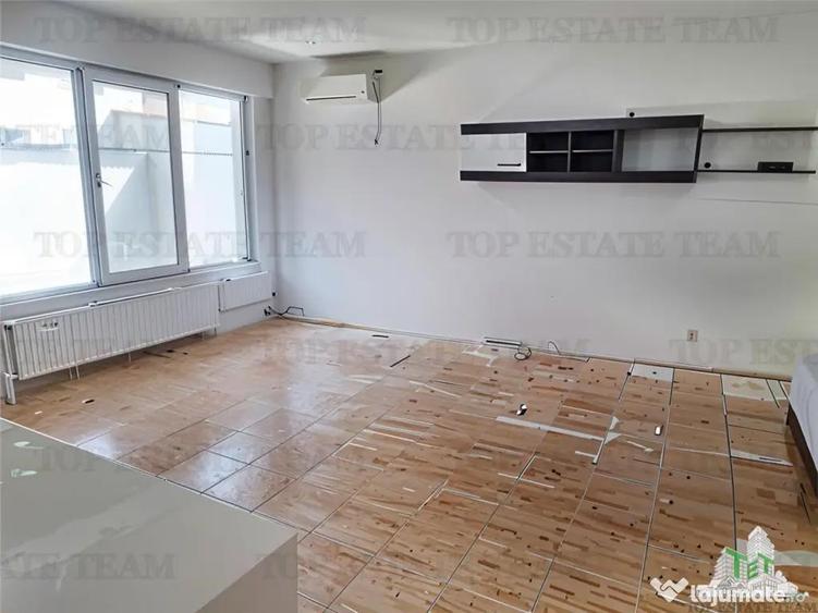 Casă cu 7 camere cu Teren 170 Mp în Tei